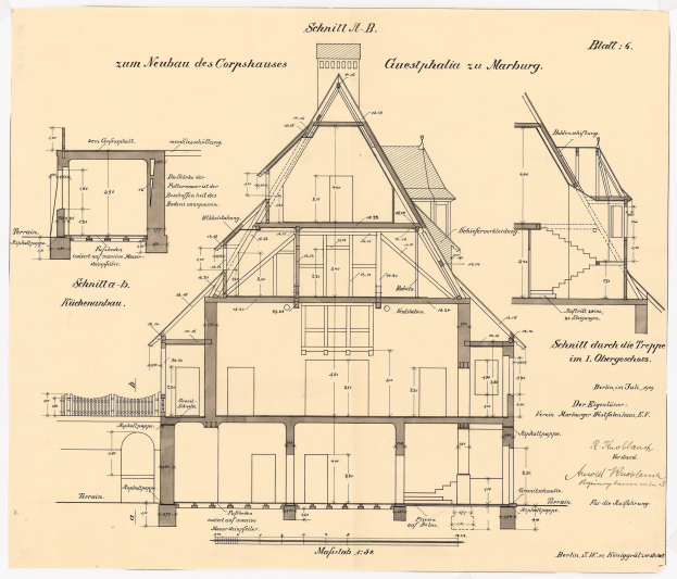 Schwarzes und weißes Architekturzeichnung eines Hauses mit zahlreichen Fenstern und einem Dach, beschriftet als erstes Haus in Deutschland, begleitet von detaillierten Plänen und Text auf altem Papier.