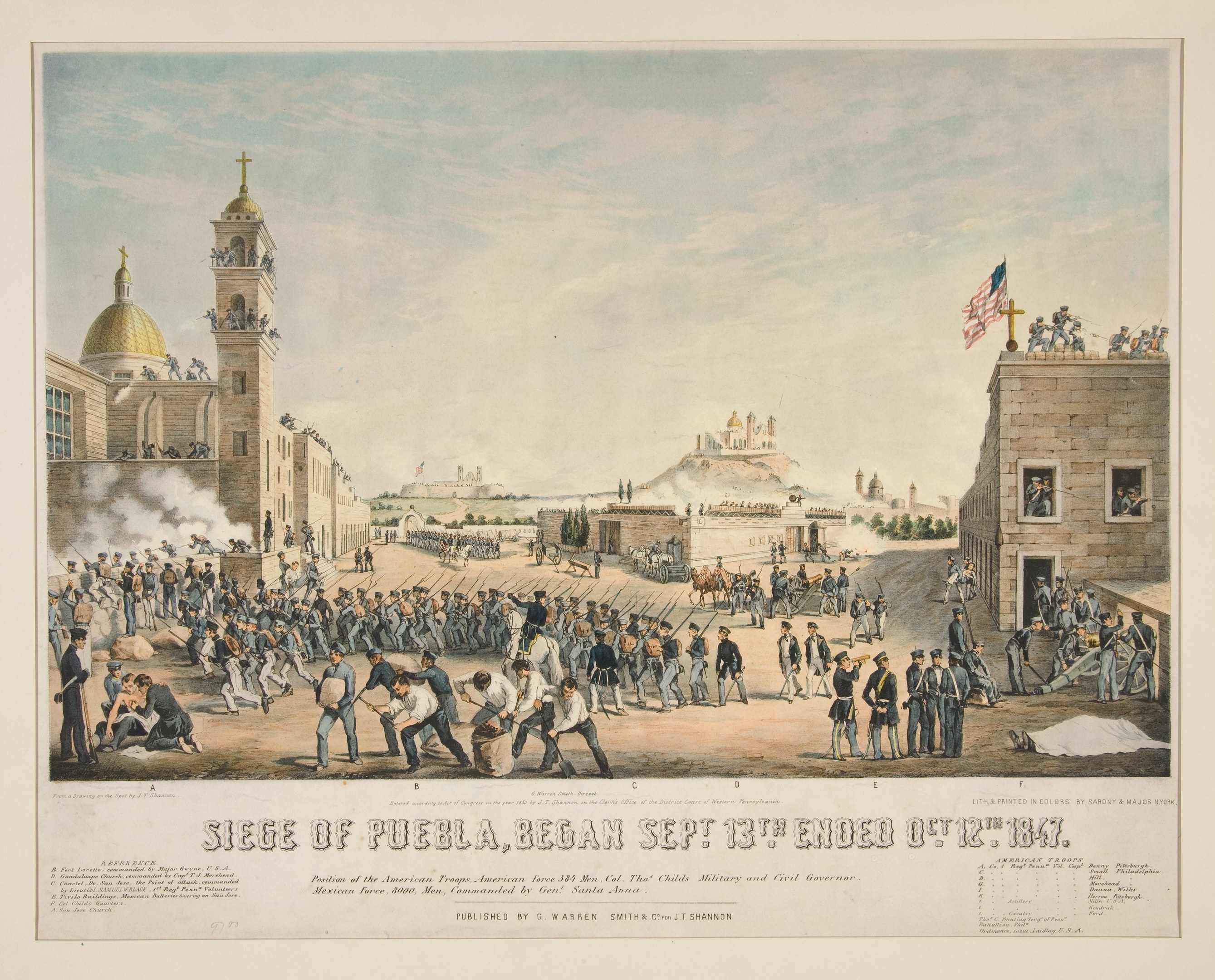 Gruppe bewaffneter Individuals steht vor einem Gebäude mit Fahnenmast, Bäumen und einem bewölkten Himmel, mit Text, der unten lautet "Belagerung von Puebla, 13. September 1863"