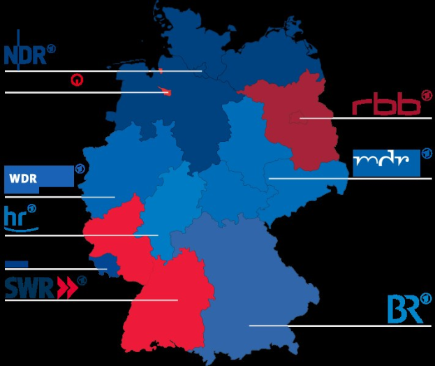 Eine Deutschlandkarte mit in rot und blau hervorgehobenen Bundesländern, die die Ergebnisse der Wahl 2016 anzeigen, einschließlich der Namen der Kandidaten und weiterer Wahl details.