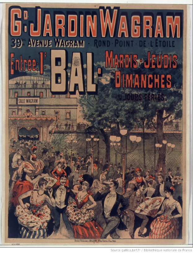 Plakat, das einen Ball in Paris, Frankreich, ankündigt, mit tanzenden Menschen im Vordergrund und einem Gebäude, Bäumen, Laternenmasten und einem Zaun im Hintergrund.
