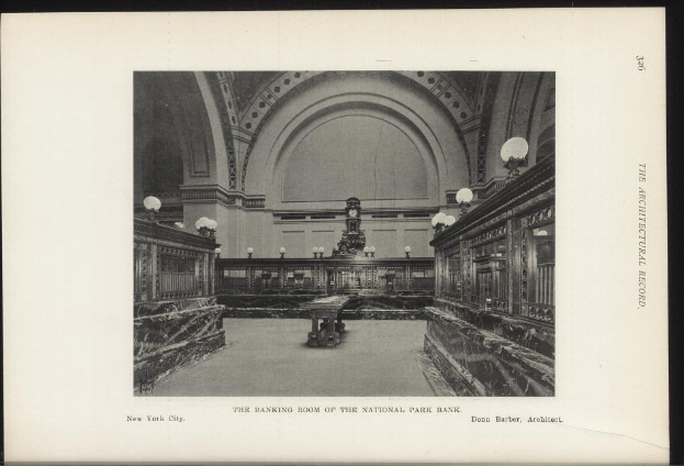 Schwarzes und weißes Foto des Banketts des National Park Bank in New York City, das Tische, Lampen, eine Uhr an der Wand und Text am Boden zeigt.