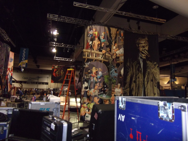 Ein geschlossener Lagerbereich voller verschiedener Gegenstände.