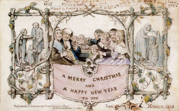 Eine Gruppe von Menschen in festlicher Kleidung sitzt um einen Tisch herum und schaut auf ein Banner mit der Aufschrift "Frohe Weihnachten und ein gutes neues Jahr".