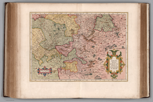 Ein aufgeschlagenes Buch mit einer detaillierten Karte von Deutschland und seinen Regionen, begleitet von beschreibendem Text.