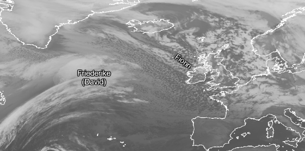 Satellitenansicht der Europäischen Union in Schwarz-Weiß mit dem Text "Friederike David" in der Mitte.