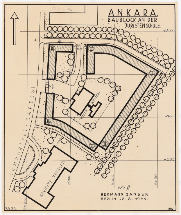 Black and white architectural site plan for the Ankara Baublock at the Juristen Schule in Berlin, Germany, showing building layout and surrounding area details on paper.