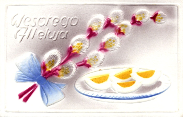 Eine Postkarte mit einem Teller voller Eier, umgeben von einem dekorativen Blumenmuster mit der Aufschrift "Ostereier".