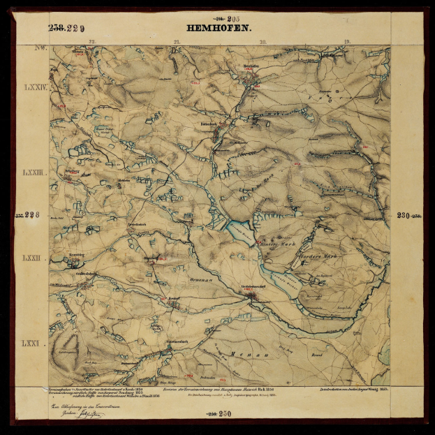 Ein altes topografisches Kartenblatt von Hemhofen, Deutschland, mit schwarzem Rand, das detailliert Berge, Flüsse und andere geografische Merkmale zeigt, mit Text in einer klassischen Schriftart.