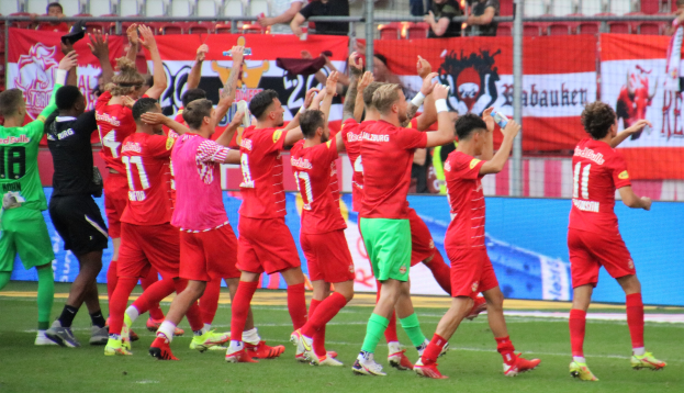 Feier des Klassenerhalts: BHC fegt Erlangen 32:26 (15:12) vom Platz