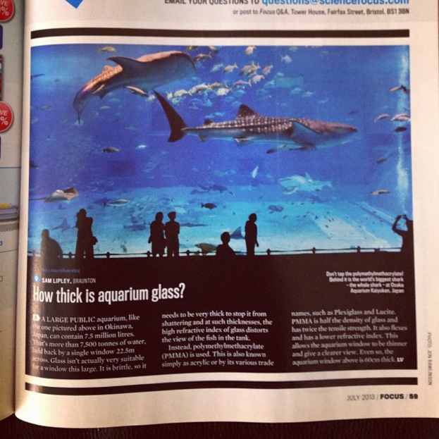 Eine Seite mit Text und Abbildungen von Menschen und Fischen.