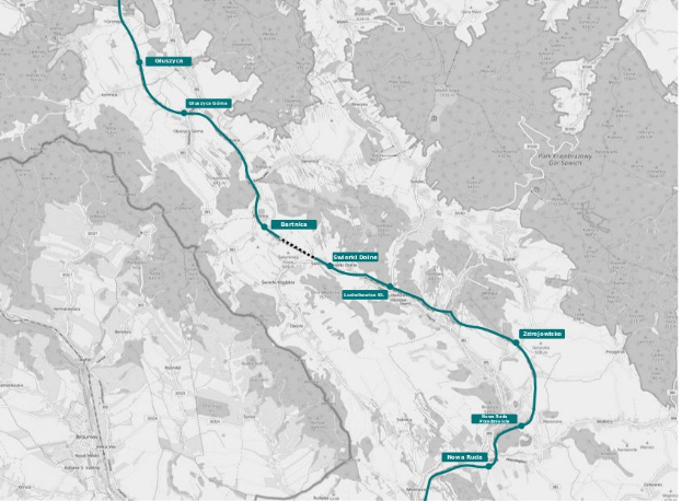 Eine Stadtkarte mit einer blauen Linie, die eine Fahrradroute markiert, einschließlich Start- und Endpunkten, die durch Text angegeben sind.