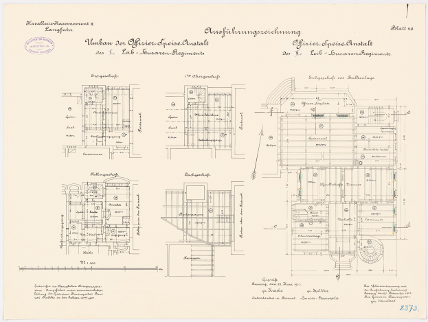Ein detaillierter architektonischer Grundrissplan des ehemaligen Bundeskanzleramts in der Bundesrepublik Deutschland, der den Aufbau, die strukturellen Elemente und Anmerkungen zeigt.