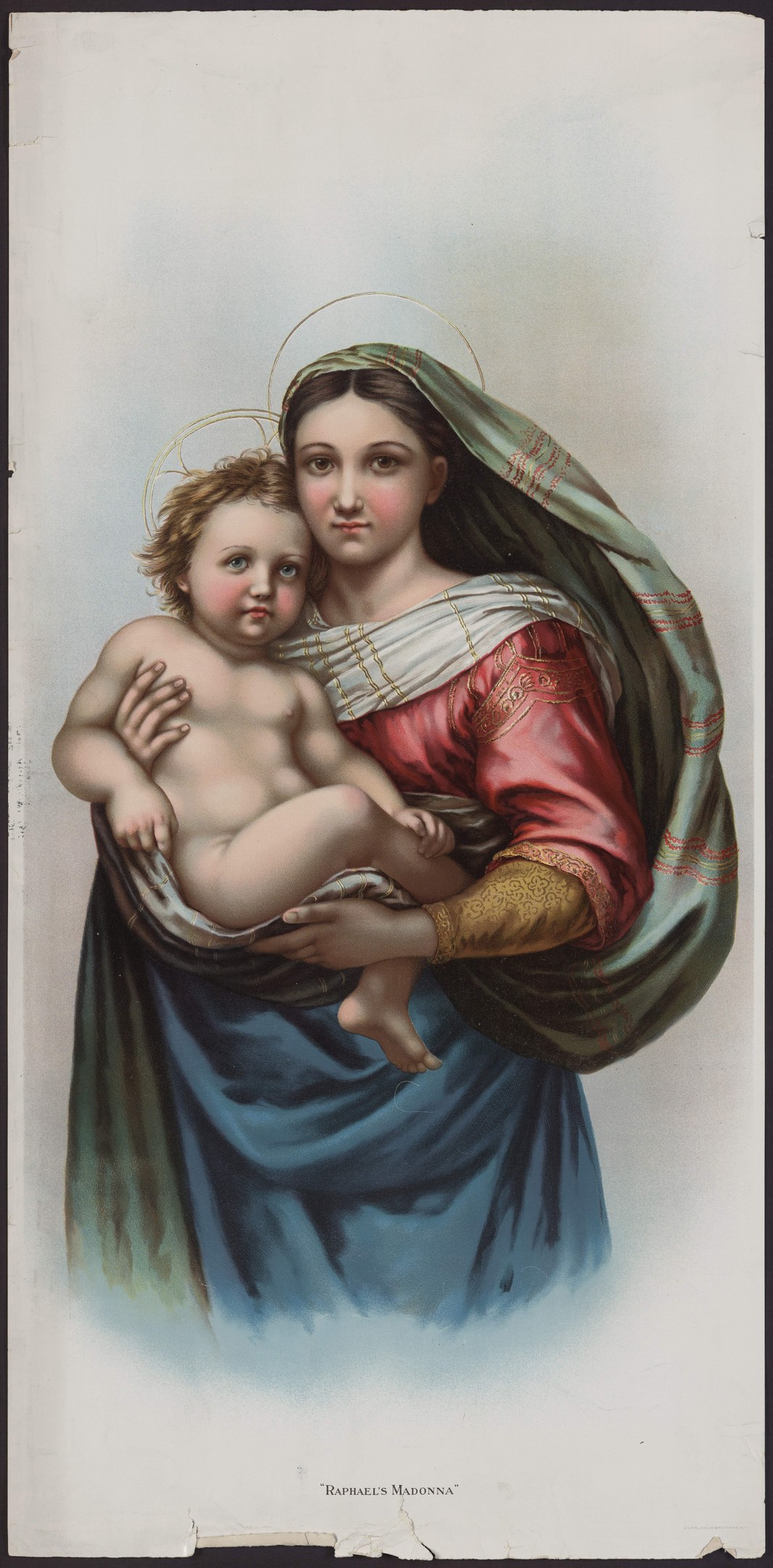 Eine Frau in einem roten und blauen Kleid wiegt ein Baby, ihre Augen sind geschlossen und ihre Lippen leicht geöffnet, mit ihrem Haar zu einem Knoten zurückgebunden.