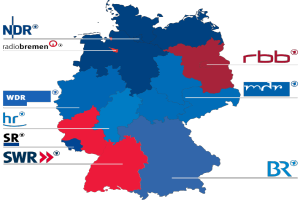 Eine Deutschlandkarte mit roten und blauen Provinzen, die die Ergebnisse der Wahl von 2016 zeigen, einschließlich Textdetails zu Kandidaten und dem Wahldatum.