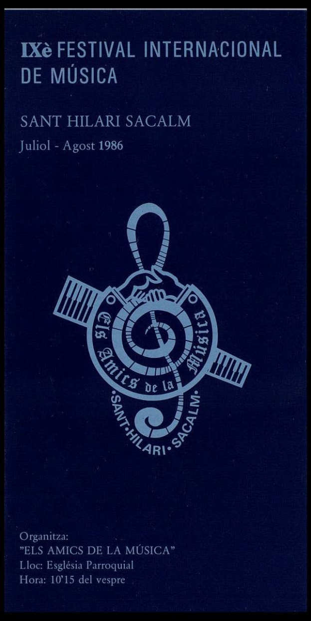 Plakat für das Ixé Festival Internacional de Música mit einem kreisförmigen Logo, das eine musikalische Note in einem Blumenkranz zeigt, sowie einer fetten weißen Schrift, die "International Music Festival" lautet, und einem tiefblauen Hintergrund mit Sternen.