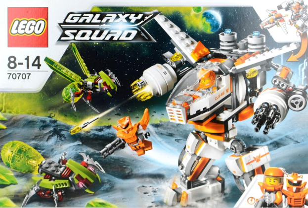 Ein von animierten Personen bedienter Roboter mit künstlichen Vögeln, Planeten, Boden und Sternen am Himmel sowie einem Wasserzeichen und Text.