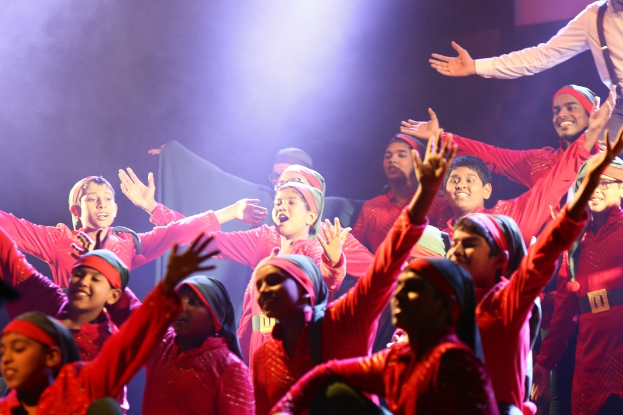 Eine Gruppe von Menschen in Kostümen.