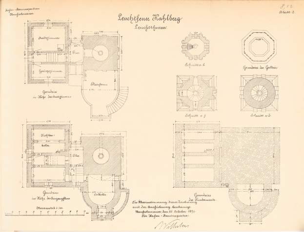 Old book with a detailed floor plan drawing of the Leuchtführerhof building in Hamburg, Germany, showing rooms, windows, doors, and other architectural features.