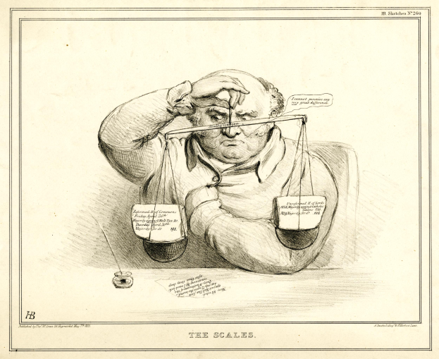 Ein Mann in einem Anzug sitzt an einem Tisch mit einer Waage vor sich und sieht entschlossen aus, mit Papieren, die Wörter und Zahlen enthalten.