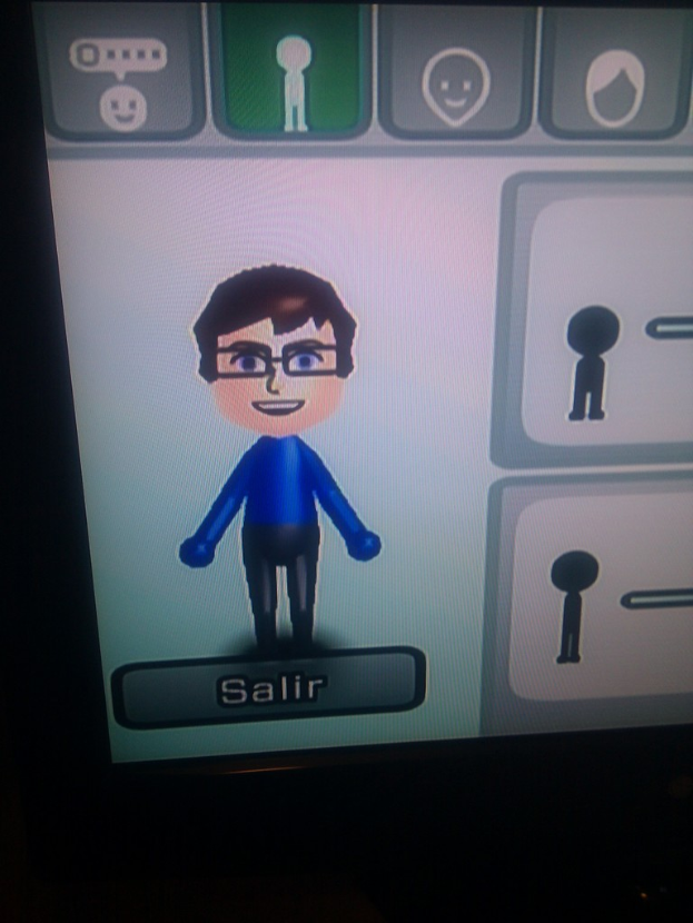 Ein Bildschirm mit einer Abbildung eines Jungen und Text und Symbolen, mit dunklen Bereichen an den Seiten.