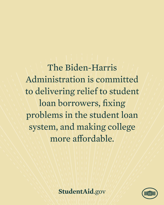 Ein Plakat mit Text über das Engagement der Biden-Harris-Regierung für die Entschuldung von Studienkrediten, Systembehebungen und erschwingliche Colleges, mit einem Logo unten.