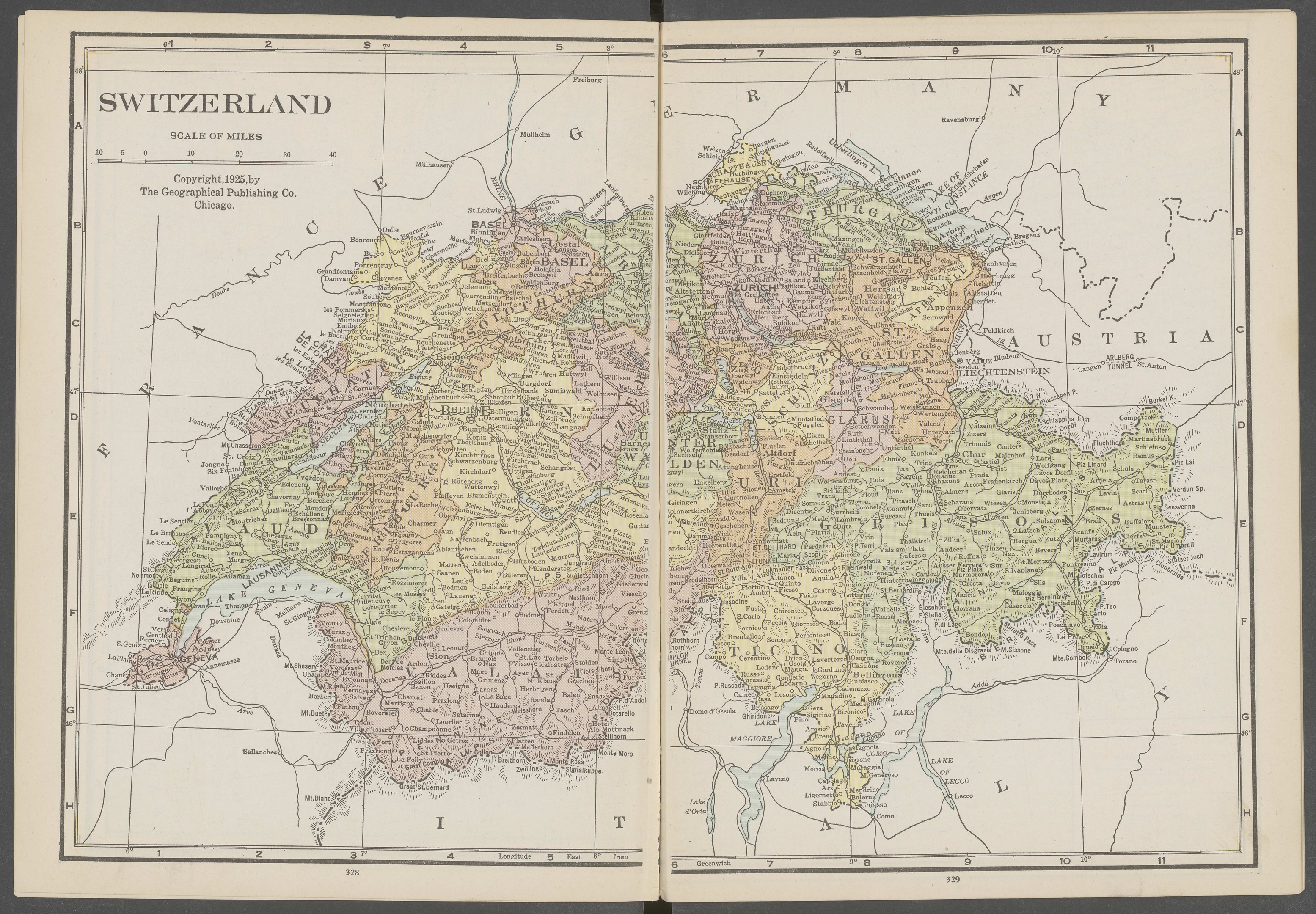 Offenes Buch mit detaillierter Landkarte der Schweiz mit Provinzen und Städten, begleitet von Erklärungstext.
