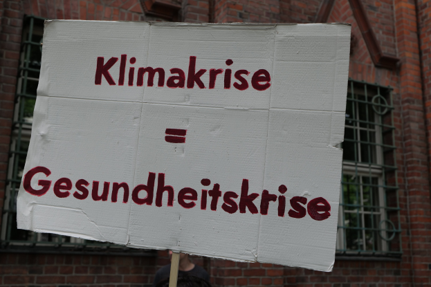 Bundesregierung senkt Luftverkehrssteuer – Klimaziele in der Kritik